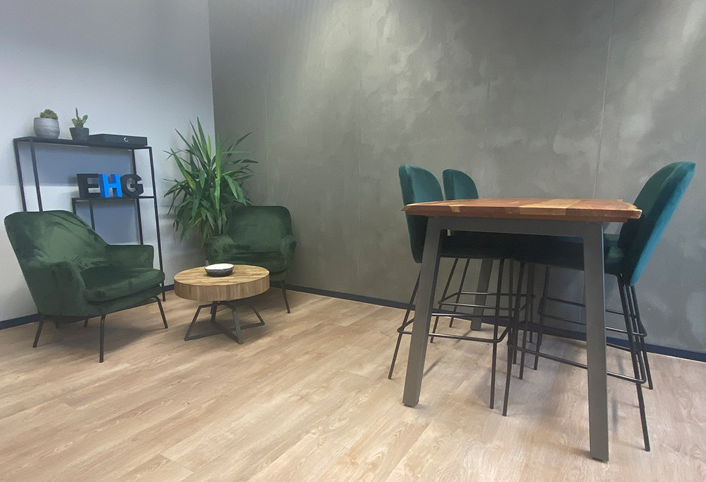 Betonoptik im Besprechungsraum